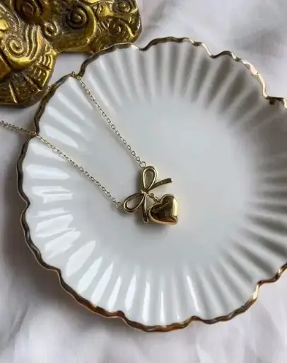 Velura Sweetheart Neckpiece